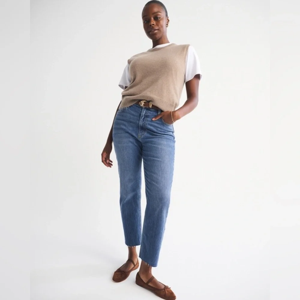Abercrombie Ultra High Rise Ankle Straight Jean - Picture 2 of 11